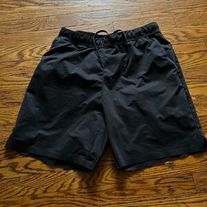 Uniqlo Men's Size M Black Stretch Active Athletic Shorts Drawstring